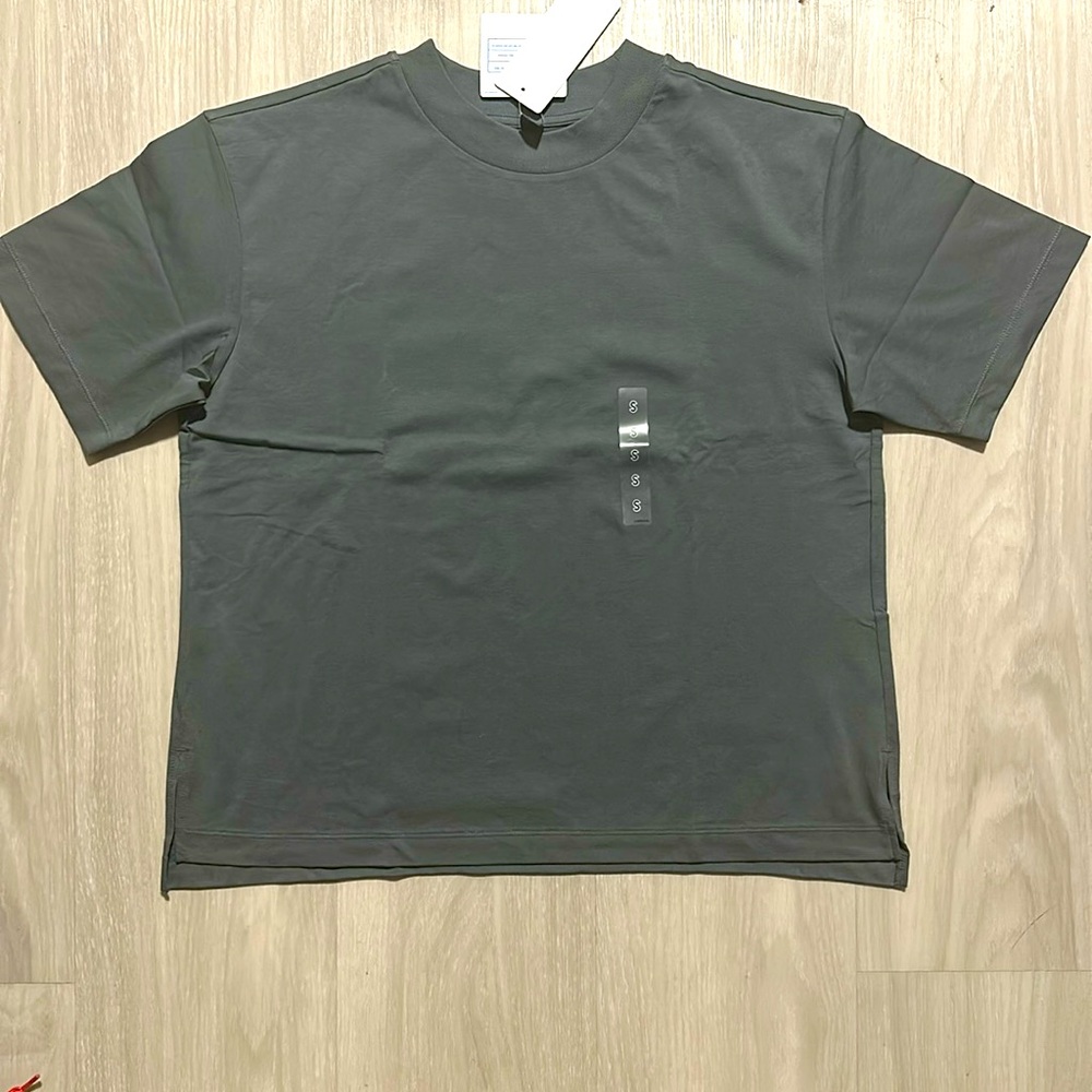 Rare color Uniqlo Airism relaxed shirt Sz S or L